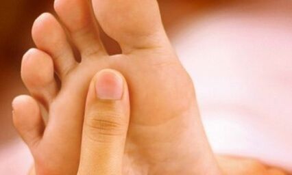 Como ser tratado con fungo das uñas nas pernas con xabón doméstico